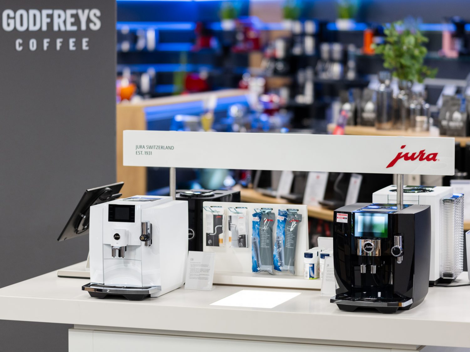 Jura Markenshop mit Kaffeevollautomat, Entkalker, Wasserfilter und Kaffeebohnen